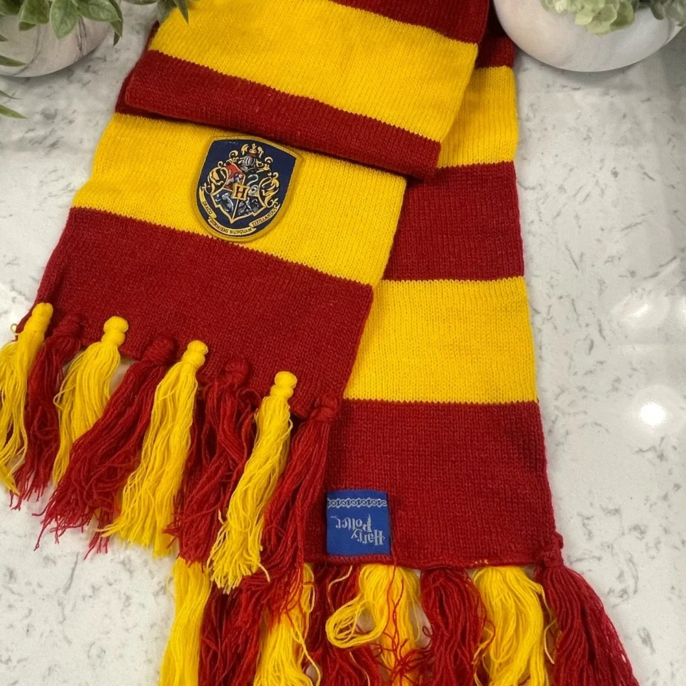 Harry Potter Gryffindor House Officially Licensed Scarf with Fringe - Picture 1 of 5